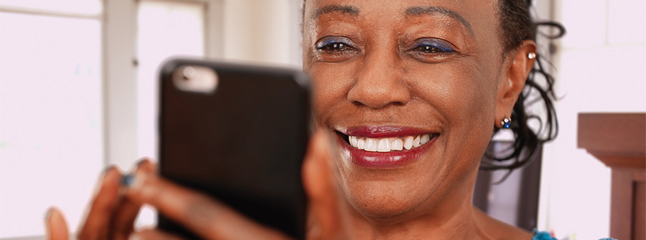 patient using their mobile phone to eCheck-in to their upcoming appointment